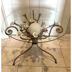 Mesa de centro con estampado floral de aluminio con tapa de vidrio templado hecha para salas de estar premium o estudios de diseño - Product Image 4