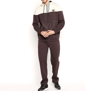 Ensembles d'entraînement et de jogging pour hommes les plus vendus survêtements à capuche respirants imprimés de logo personnalisé pour la saison d'hiver - Product Image 1