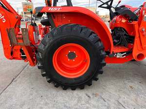 Mini-tracteur Kubota L2501 avec chargeur frontal et pelle arrière |   Tracteur agricole compact 4x4 de 25 CV |   Véhicule utilitaire multifonctionnel - Product Image 4