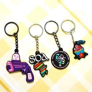 Llavero de goma personalizado de alto detalle Logotipo 3D Llavero de PVC suave para regalos personalizados Eventos corporativos y promociones de marca - Product Image 4