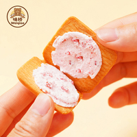 Prix de gros, emballage en boîte, biscuits sandwich fourrés à la crème de fruits congelés 130g, saveur fraise, biscuits exotiques sucrés