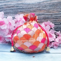 Sacs potli indiens multicolores faits à la main avec poignée de perles pour femme Sacs de retour de mariage Cadeaux de mariage Beaux sacs à main