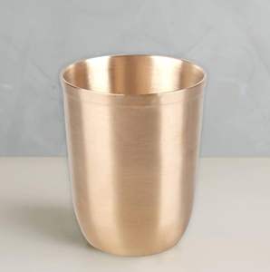 Auténtico Juego de Jarras Modernas de Latón Puro Ayurvédico, Natural, Antimicrobiano, Ecológico y Reutilizable, Artículos de Latón Tradicionales de la India - Product Image 4