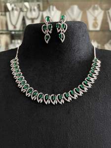 Collier de créateur avec diamants en zircon serti de boucles d'oreilles et collier à finition argentée pour mariage CZ Zircon Diamond Wedding pour femmes - Product Image 2