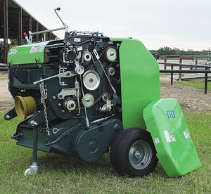 Empacadora de Heno MountainPress 550 TPL de Cedro con Motor y Caja de Cambios, Alta Productividad, 2 Años de Garantía - Product Image 4