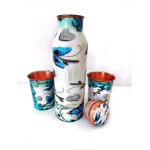 Bouteille en cuivre de vente chaude avec un design attrayant Bouteille d'eau en métal écologique entièrement finie avec couvercle - Product Image 1