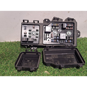 Boîte à fusibles LAND ROVER Range Rover Evoque Série M8D214A073AA PT153 hybride 1498 (18>) - Product Image 1