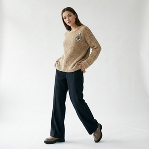 Maglione invernale casual da donna in pile a maniche larghe con orlo decorativo a spilla - Product Image 1