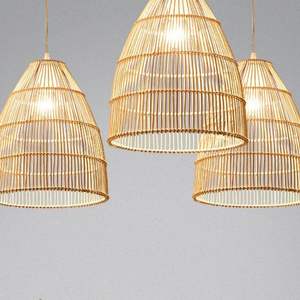 Plafonnier en rotin adapté aux espaces hôteliers et commerciaux, avec une structure durable et un éclairage ambiant chaleureux - Product Image 4