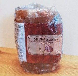 Sel de l'Himalaya à lécher, complément minéral naturel pour l'alimentation du bétail, forme ronde avec emballage à étiquette violette, en vente - Product Image 5