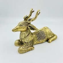 วัตถุโต๊ะกวางเรนเดียร์สีทองมรดกอันงดงามการตกแต่งเทศกาลคลาสสิกเหมาะสำหรับห้องนั่งเล่นการตั้งค่าคริสต์มาสหรือการมอบของขวัญ - Product Image 2