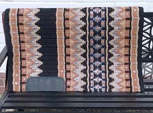 Tapis d'exposition de selle de cheval de style occidental de meilleure qualité, couleurs accrocheuses pour l'équitation compétitive, disponible dans des tailles personnalisées à vendre - Product Image 5