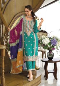Ensemble Salwar Suit KurtaPant Dupatta pour femme Trendmalls en soie chinon ethnique, lourdement brodé avec des sequins, pour mariage, coupe classique - Product Image 4