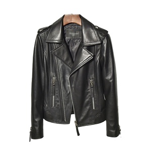 Chaqueta de Motocicleta de Invierno para Mujer, de Cuero Genuino, Bordada y Acolchada, Corte Ajustado, Estilo Biker - Product Image 4