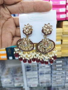 Boucles d'oreilles pour femmes plaqué or de style traditionnel Design époustouflant Perlé Ombre Pierre Perle Bijoux de mode Grossiste en alliage de zinc - Product Image 3