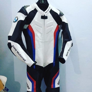 Combinaison de moto unisexe en cuir de vachette véritable de haute qualité, fabriquée sur mesure, homologuée et imperméable, pour les pilotes monoplace. - Product Image 2