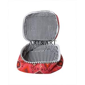 Ensemble de trousses à fermeture éclair matelassées en coton imprimé floral, trois pièces, écologiques, légères, pour une organisation élégante des cosmétiques, des voyages et du maquillage - Product Image 2