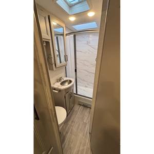 Camping-car THOR ACE 29G 2026 - Nouveau modèle gris en aluminium pour 4 à 6 passagers, norme Euro 6, poids inférieur à 7,5 tonnes - Product Image 4