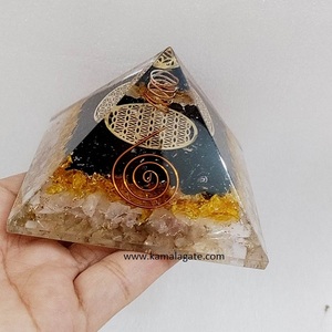 Vente en gros de pyramide d'orgone à 7 chakras avec bobine de cuivre, pierre semi-précieuse pour l'énergie et la guérison des chakras, style Feng Shui - Product Image 6