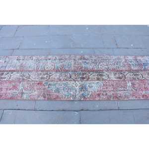 Alfombra Turca Vintage de Lana de 2.2x7.9 pies, Roja y Azul con Diseño Oriental y Base de Látex - Product Image 4