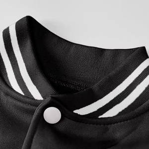 Chaquetas universitarias recortadas con logotipo personalizado para hombres y mujeres Procesamiento de punto relleno de algodón de manga larga de lana de moda - Product Image 4