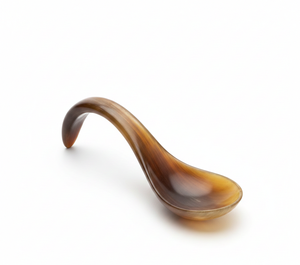 Cuchara de Cuerno de Búfalo Hecha a Mano Ecológica, Utensilio de Cocina Natural para Cocinar, Servir y Regalar - Product Image 1