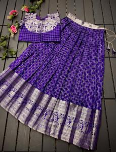 Latkans ile off-kollu bluz ve iç ile geleneksel çocuklar Kanchipuram ipek Lehenga - Product Image 3