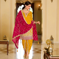 Salwar Kameez pour femmes très demandé, style culturel Punjabi élégant, vêtements de fête, prêt-à-porter, en coton et polyester.