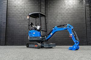 Mini pelleteuse Kubota d'occasion à vendre avec des commandes faciles à utiliser, parfaite pour l'aménagement paysager et les petits projets livraison rapide - Product Image 4