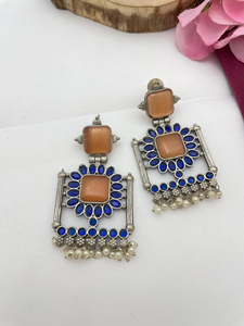 ต่างหูทองเหลืองแบบออกซิไดซ์ ดีไซน์หรูหราจาก Vjoshijewels เหมาะสำหรับผู้หญิง สวมใส่ได้ทั้งแบบลำลอง ทำงาน และงานเฉลิมฉลอง จัดส่งฟรี อ่อนโยนต่อผิว - Product Image 5