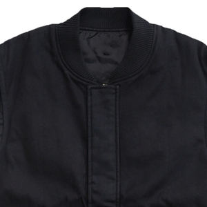 Fabricant de gilets matelassés personnalisés pour hommes vestes isolées légères et fines sans manches gilet en nylon résistant à l'eau et à la déchirure - Product Image 6