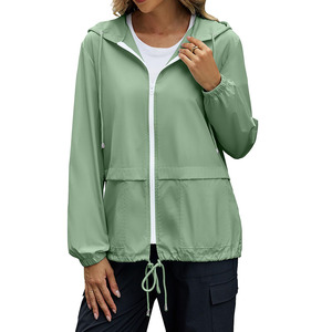 Vêtement de randonnée imperméable confortable et tendance, veste à capuche, combinaison de pluie pour femmes, fabricant de vêtements de qualité supérieure - Product Image 5