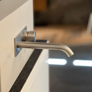 Grifo Mezclador Alto de Acero Inoxidable CEA Design MIL045 con una Sola Palanca para Lavabo de Baño, con Líneas Arquitectónicas para Encimeras Modernas - Product Image 2