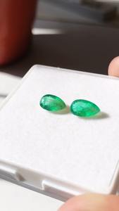 Hermoso par de esmeralda de calidad AAA corte de pera natural Origen de Zambia con bonito color verde para pulir cualquier joyería - Product Image 4