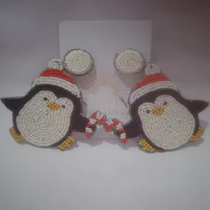 Pendientes de cuentas hechos a mano Pendientes de cuentas de árbol de Navidad Pendientes de cuentas de cascabel Pendientes de cuentas de Papá Noel Copo de nieve con cuentas - Product Image 3