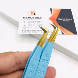 Pince à épiler professionnelle d'extension de cils de volume de botte de 90 degrés pince à épiler à pointe de fibre d'acier inoxydable de marque privée - Product Image 1