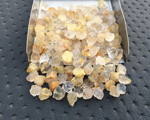 50 pièces de pierres précieuses en cristal de quartz rutile doré naturel de haute qualité, 2-4 mm, brutes avec effet étoile pour la fabrication de bijoux - Product Image 3