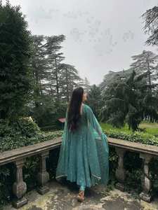 Festival especial tela de seda pura a fuego lento bordado y trabajo de secuencia Color brillante ropa de fiesta de boda Anarkali con pantalón y Dupatta - Product Image 3