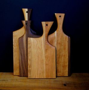 Tabla de cortar de color marrón claro Tabla de cortar elegante con mango y tabla de compras hecha a mano de madera - Product Image 6