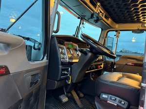 EL MEJOR MODELO LIMPIO DE 2022: Camión Western Star 4900 de Cabina Doble con Tres Ejes - Transmisión Manual de 18 Velocidades, LISTO PARA CONDUCIR - Product Image 3