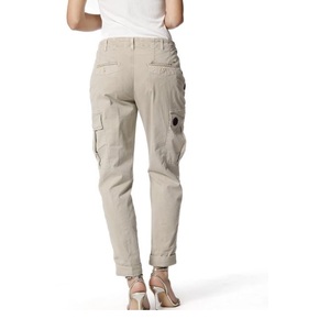 Pantalones cargo de mujer de pierna estrecha con bolsillos informales de nailon de alta calidad y precio al por mayor, exportación desde Bangladesh - Product Image 3