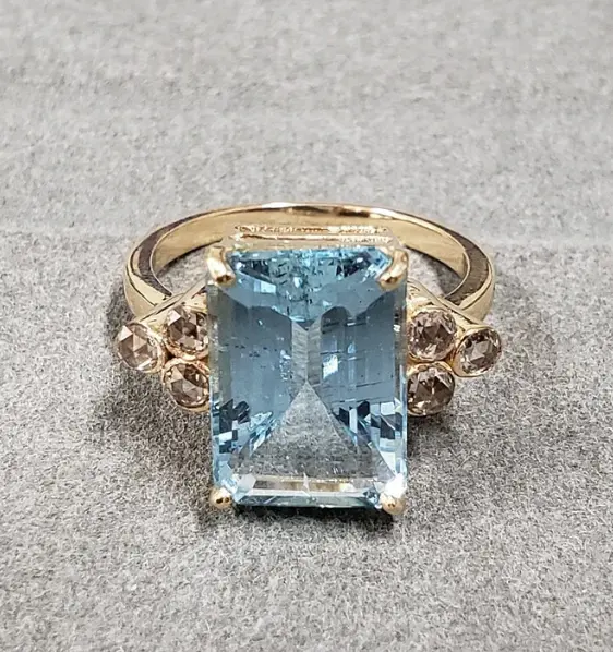 Anillo de Aguamarina y diamante de oro de 14k