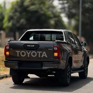 Toyota Hilux Adventure 4.0L V6 Usada, Año 2025 - Product Image 2