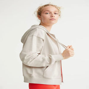 Venta al por mayor personalizado 100% algodón manga larga pulóver con capucha para mujeres señoras corto con capucha Tops para invierno con logotipo frontal - Product Image 5