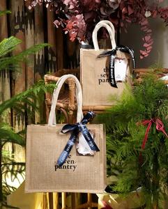 Sacs-cadeaux en jute de motif de dessin animé écologique de haute qualité avec des couleurs et un logo personnalisables-Vente en gros à bas prix - Product Image 6