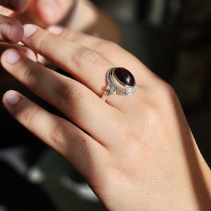 แหวนเงินแท้ 925 ประดับพลอยโกเมน สำหรับทุกเพศ คุณภาพเยี่ยม เหมาะสำหรับงานแต่งงาน งานหมั้น ของขวัญวันครบรอบ งานศาสนา และงานเลี้ยงต่างๆ - Product Image 5