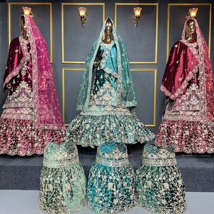 Veer Zara Velvet Bridal Gharara con doble Dupatta Full Heavy Flare y detalles de piedra Jarkan para un gran aspecto nupcial - Product Image 1