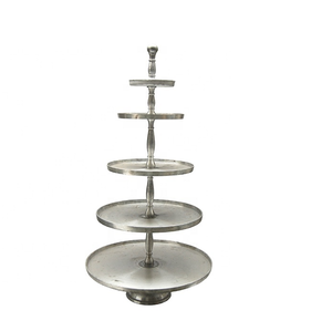 Support de gâteau de service en laiton fabriqué à la main de vente chaude avec pièce de design en acier doré et utilisation à la main pour produit Offre Spéciale - Product Image 2