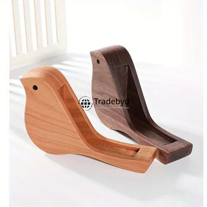 Support en bois gravé en noyer au design rustique avec forme carrée pour les configurations de bureau créatives-Tradebyd - Product Image 2