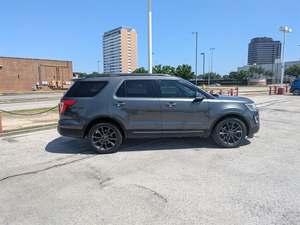 FORD EXPLORER XLT 2017 d'occasion, propre, conduite à gauche/droite - Product Image 3